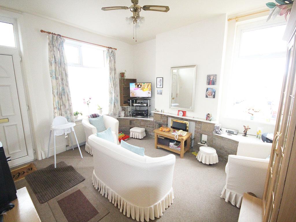 2 bedroom end terrace house SSTC in Earby - IMG_3285.jpg